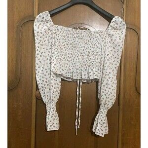 The Whole Stnte Women’s Long Sleeve  Crop Top Floral Design. Size Small. B2